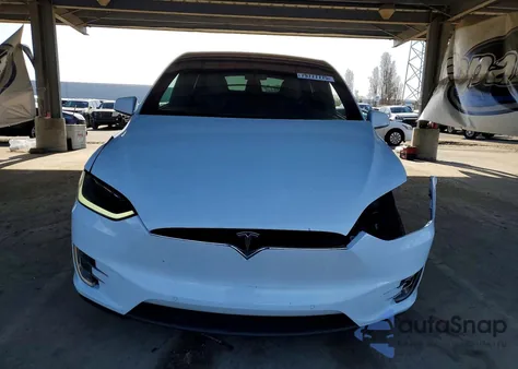 2016 Tesla Model X из США, поврежденный, VIN 5YJXCAE20GF002901